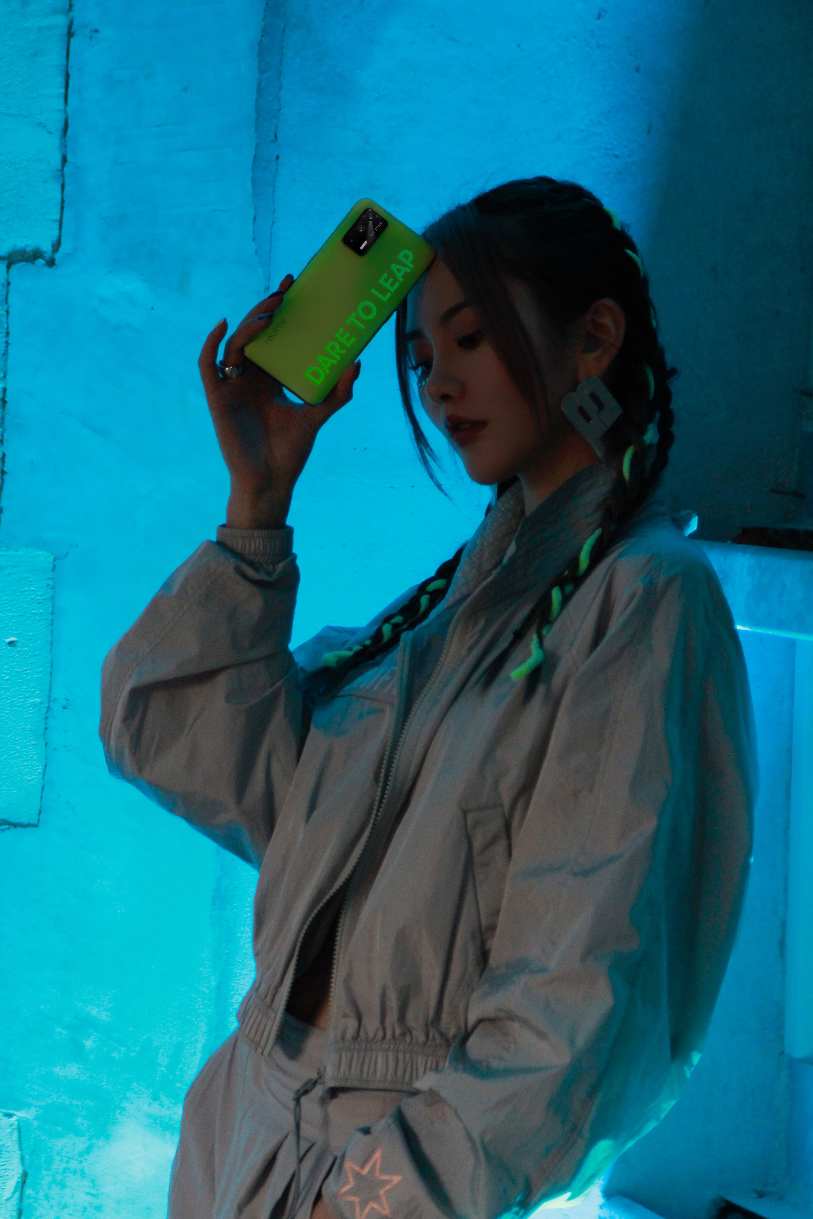 realmeq3pro萤火虫能发光吗,realmeq3pro萤火虫配色夜光效果