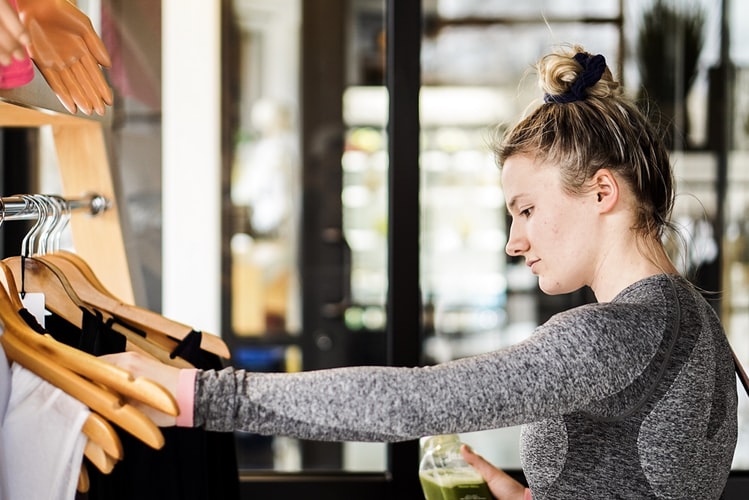 当顾客说价格贵你该怎么回复,如果顾客嫌你的价格贵怎么办