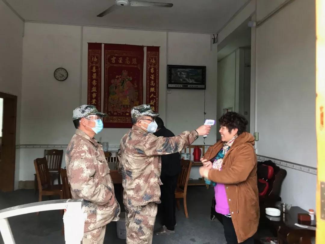 社区党支部书记在战役中的坚守,麻双村书记