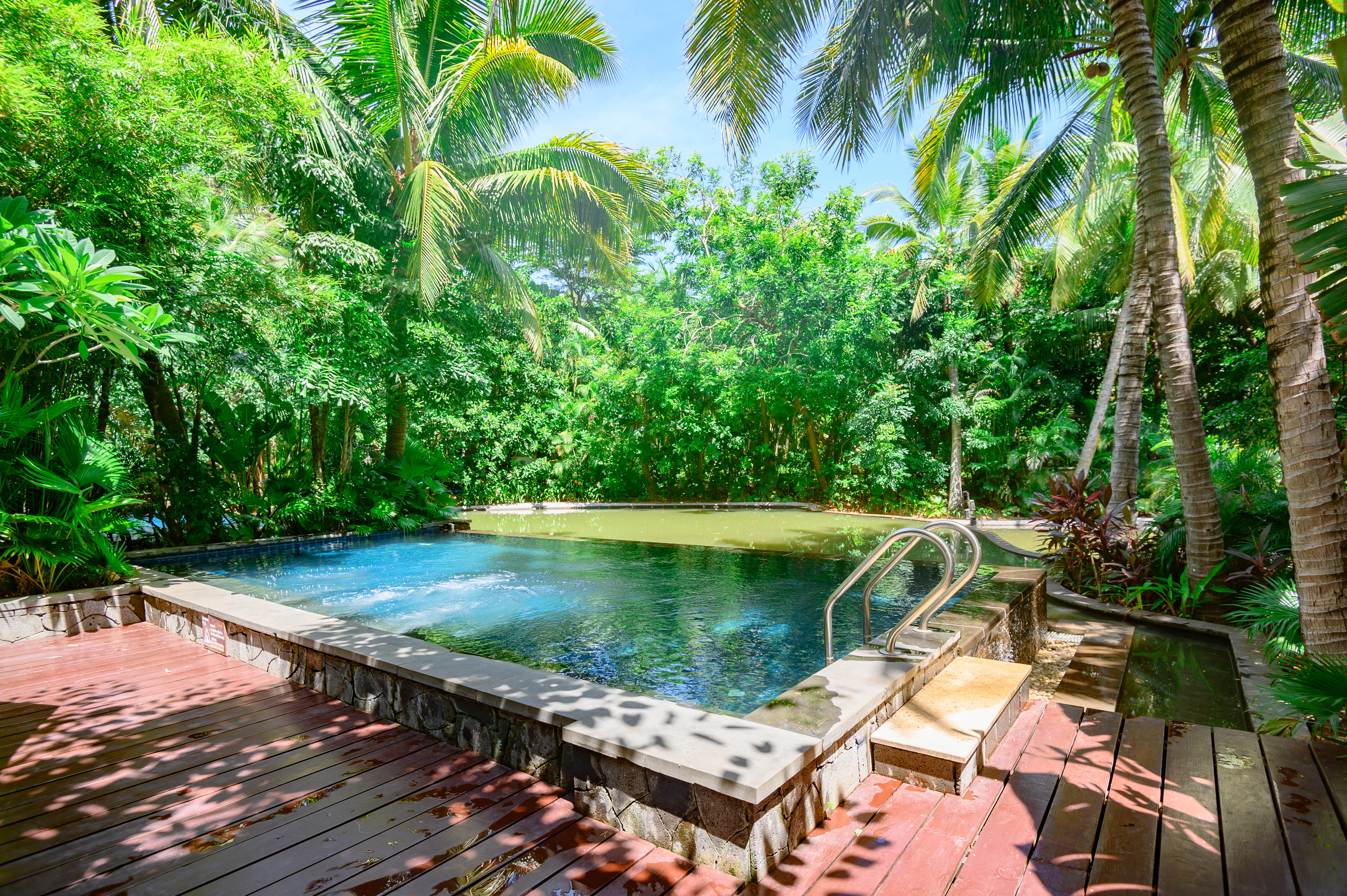 夏天的三亚海边有多热,三亚的夏天比广州和深圳都要凉快