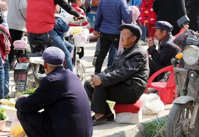 工厂停工工人工资怎么办,工厂工人大面积失业怎么办