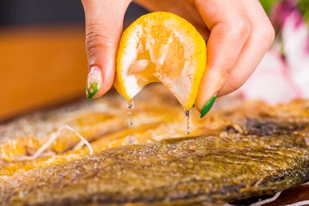 13000㎡运动餐厅，包足球场，打卡网红玻璃屋，集装箱，涂鸦楼梯