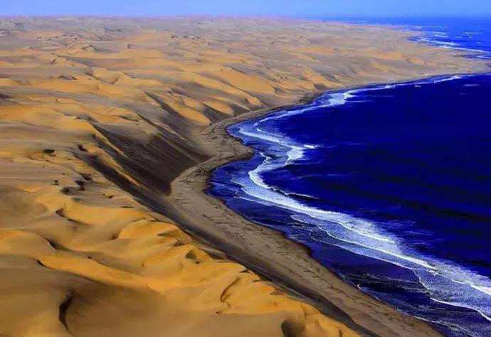 一半是沙漠一半是绿洲,一半沙漠一半海洋