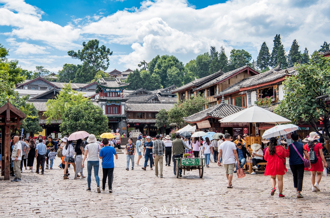 丽江四方街是古城里面吗,丽江四方街属于哪个古镇