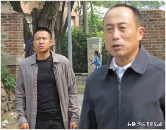 曾直指冯小刚“装洋蒜”，46岁娶小4岁三婚妻子，今64岁生活惬意