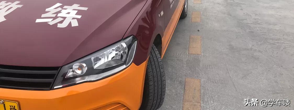 侧方停车老是压右边线是什么原因,侧方停车车身触碰右边线怎么回事