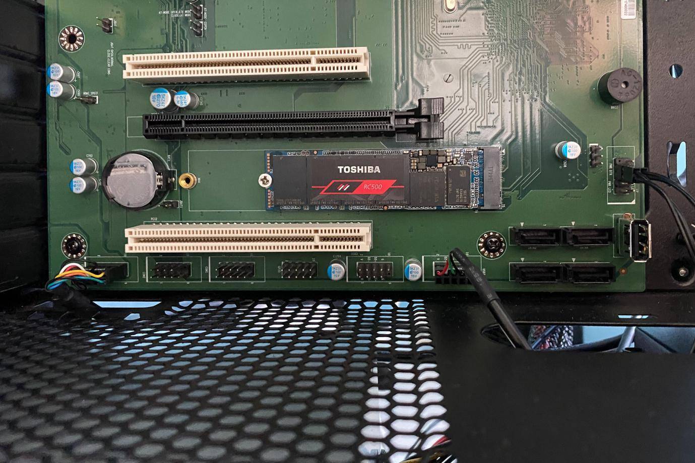 电脑系统是装在主板还是cpu上,电脑换了cpu和主板要重新装系统吗