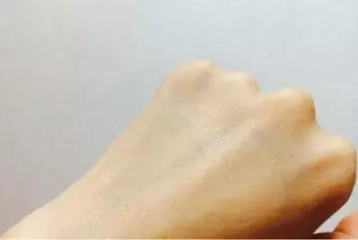 每秒卖出三瓶的倩碧小黄油，为什么就你用着闷痘出油？