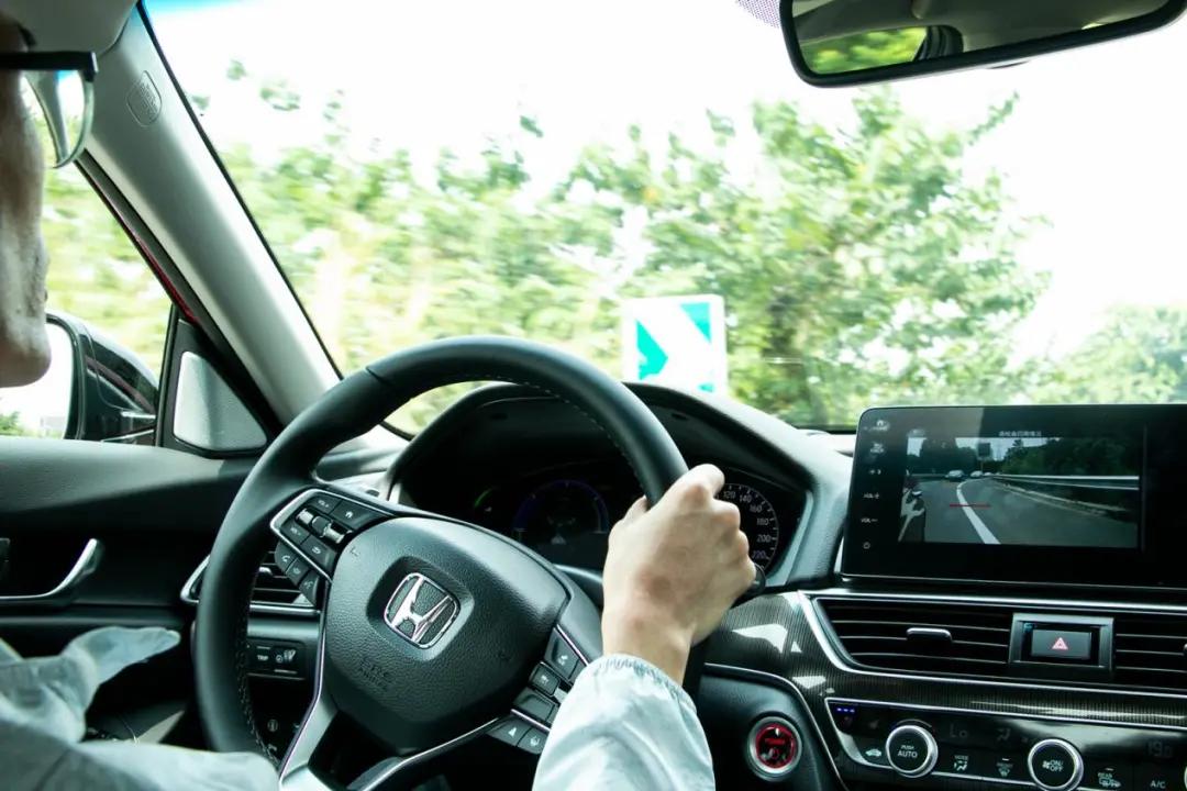 车长超4米9，3毛一公里香到爆，最火合资B级车出新款，开过都说好