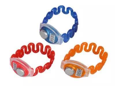 东北洗浴有多野?情感在粗暴的搓泥中升华