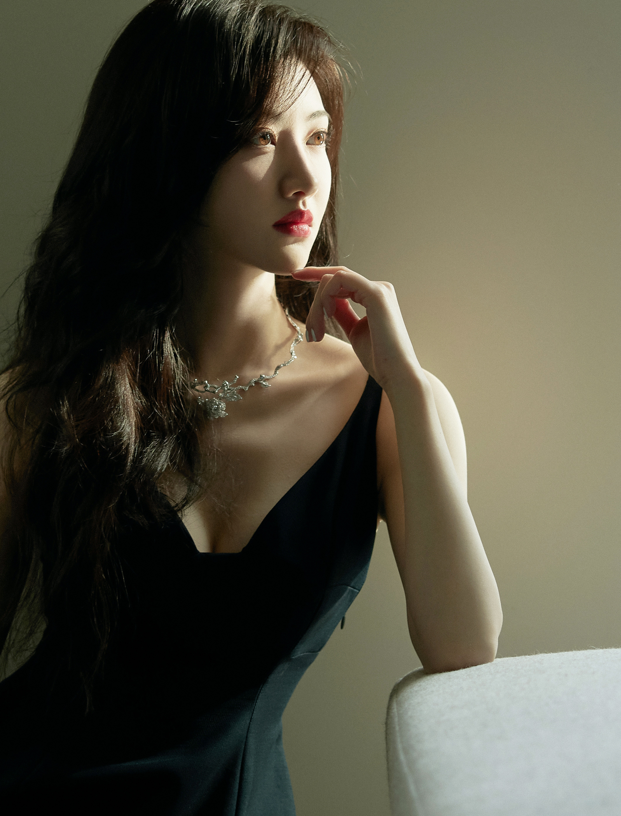 潮酷又显瘦的all black穿搭:刘诗诗景甜优雅,王子文欧阳娜娜酷美