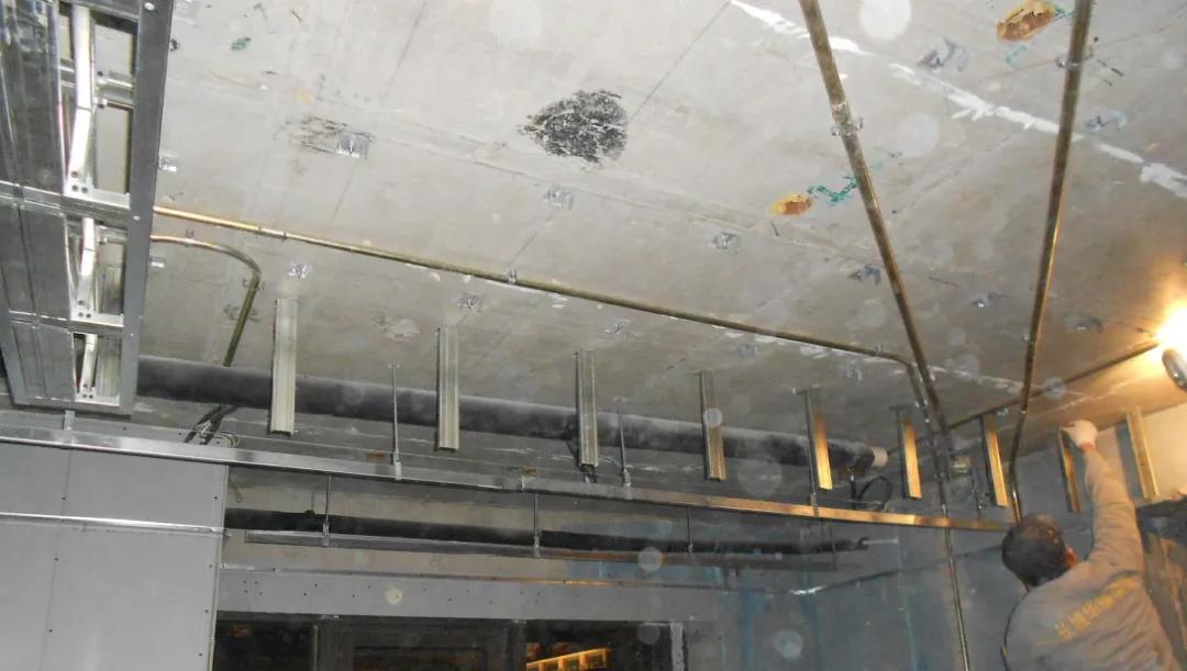 全轻钢龙骨吊顶施工工艺教程,轻钢龙骨隔墙施工工艺流程视频