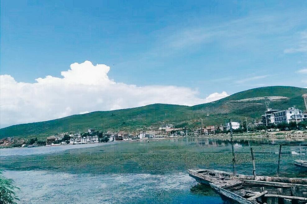 云南大理洱海和苍山风景,五月的云南大理洱海