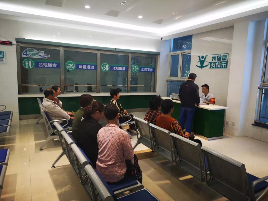 女子胸口“破洞”辗转多地，终于有医生用巧手把洞“补上了”