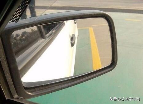 科三停车靠边如何知道车身正不正,科三车身不正扣分吗