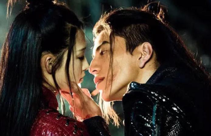 阳光之下彭冠英演技炸裂,阳光之下彭冠英傻子视频