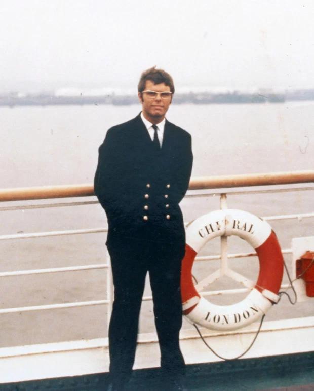 发财了！英老汉年轻时在香港花百元买表，竟是罕见名表现值36万