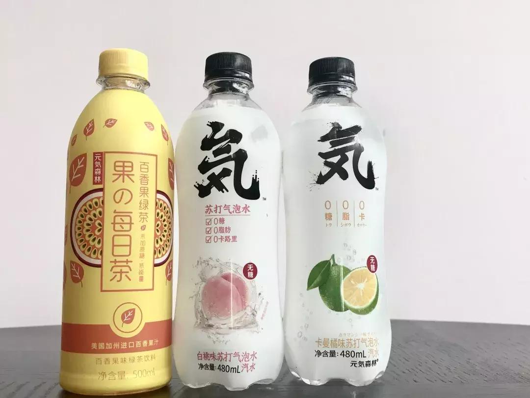 这20+款新饮品，我们喝出了打屁虫、清新剂、中药丸的味儿……