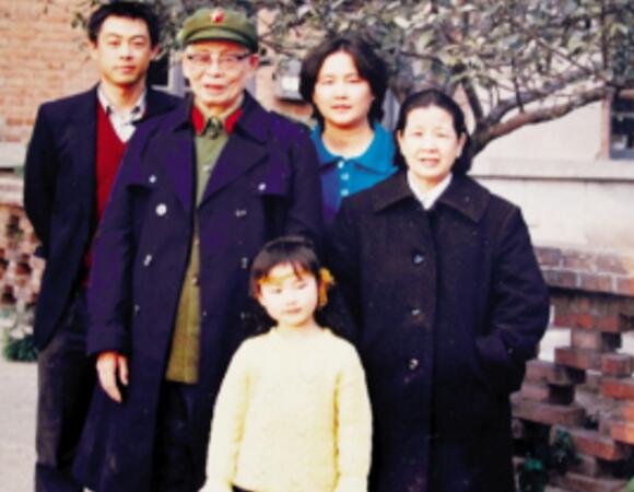 结婚不到3个月,“将门名媛”朱珠的精英老公就露馅了?