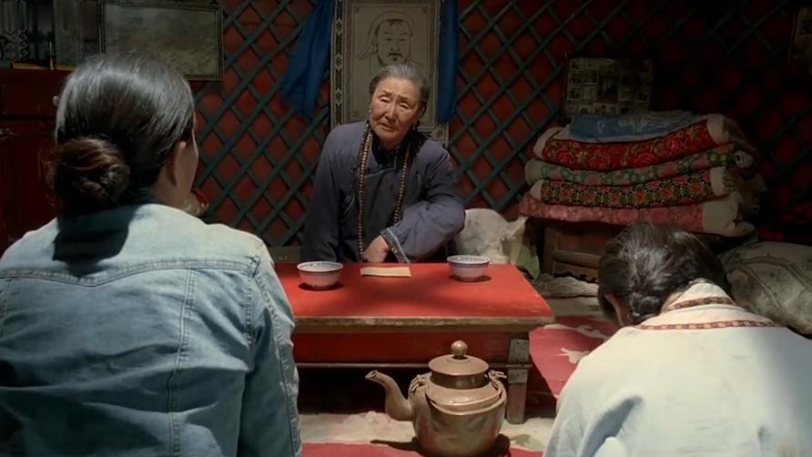 人性与欲望交织的电影，揭开中年女人难以启齿的尴尬，真实又残忍