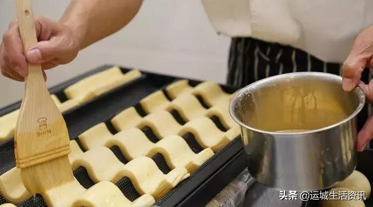 市民排队免费吃蛋糕：运城天鹅湾“生日颂烘焙”开业大酬宾