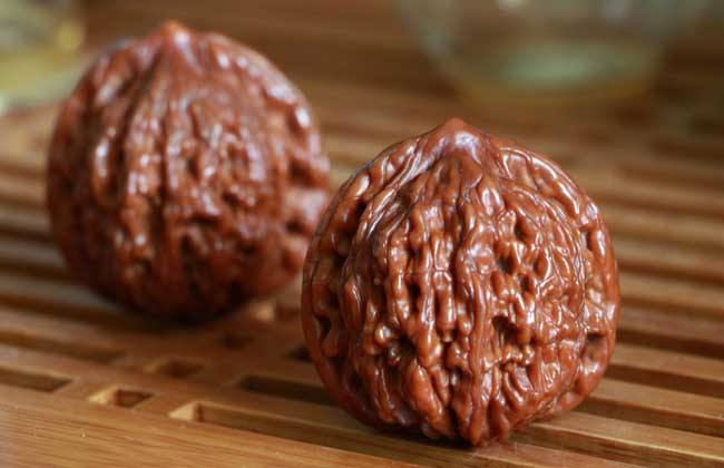 玩核桃是看棱还是尖,玩核桃多大的最合适