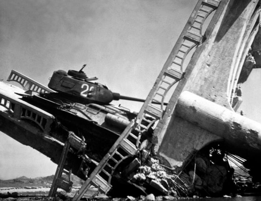 苏联装甲部队的中坚T34中型坦克，为何在战场上战损率惊人？