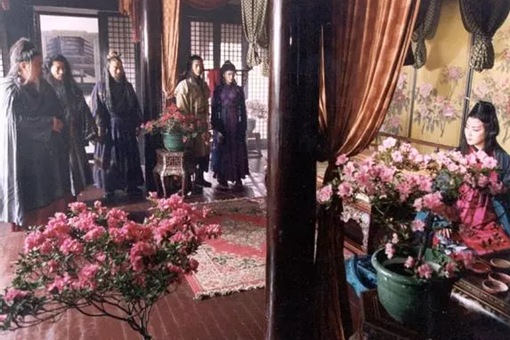 左冷禅寒冰神掌对战任我行,左冷禅和任我行哪个厉害