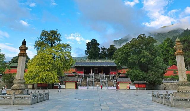 李子柒是四川绵阳平武哪里的人,美食旅游景点推荐博主