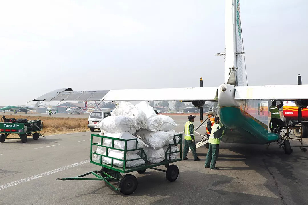 珠峰垃圾山现状,珠峰垃圾成堆视频