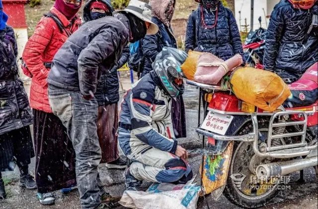 摩托车骑行者随车工具,摩托自带随车工具放哪里的