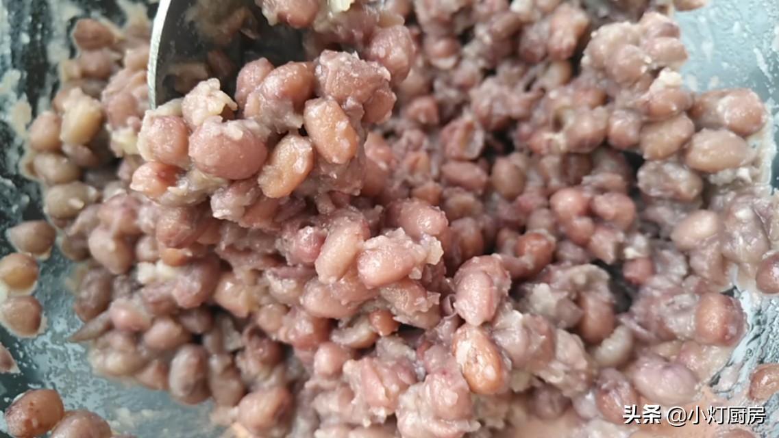 1斤玉米面发糕怎么做,1碗玉米面里加2个鸡蛋