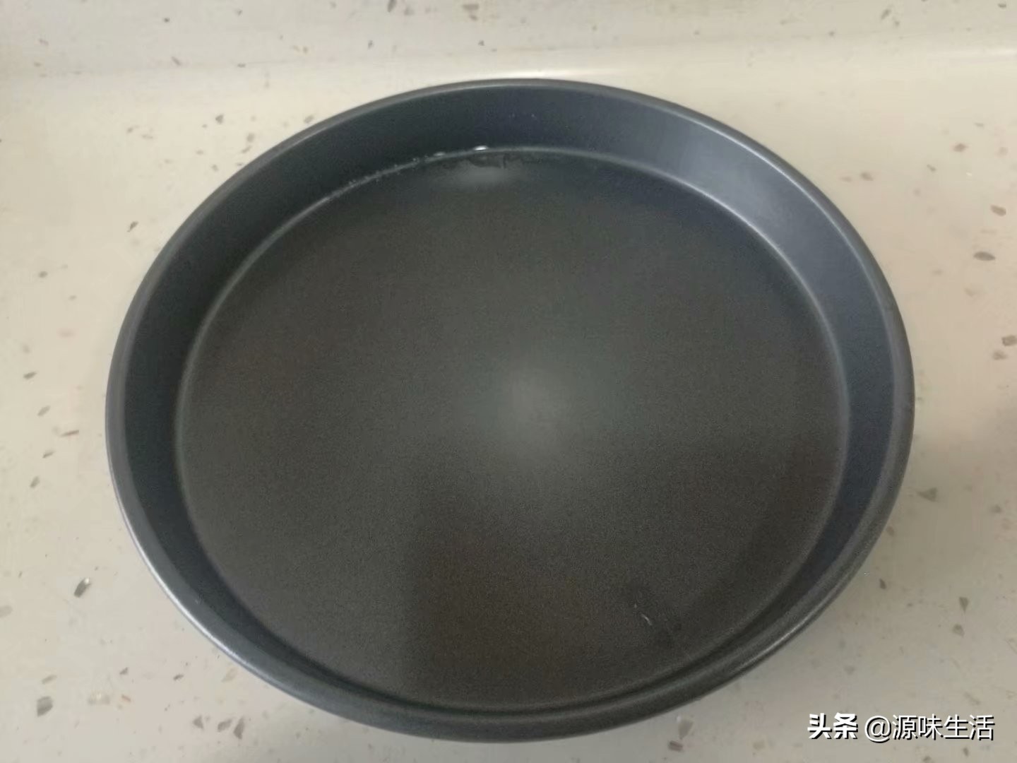 自己在家做凉皮私藏美食大分享,宅在家里做美食陕西凉皮让人垂涎