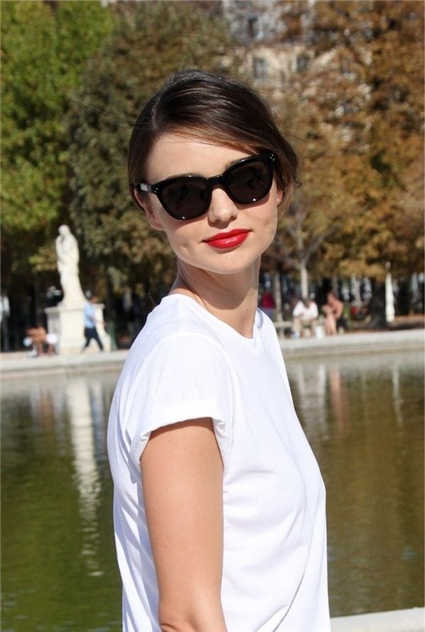 圆脸型适合戴哪种型的太阳镜女,太阳镜适合什么脸型