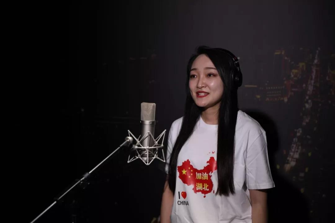 讴歌逆行者礼赞生命作文,众志成城礼赞最美逆行者