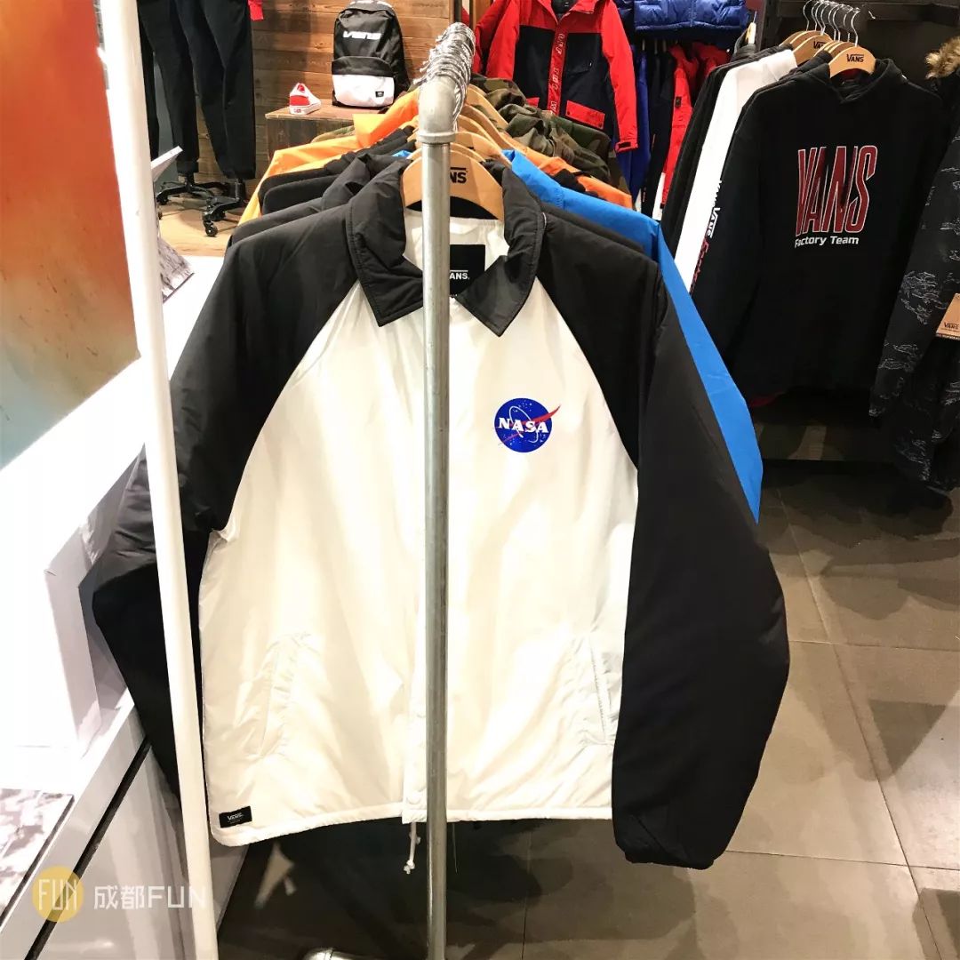 moschinohm合作款,hm和星际联名