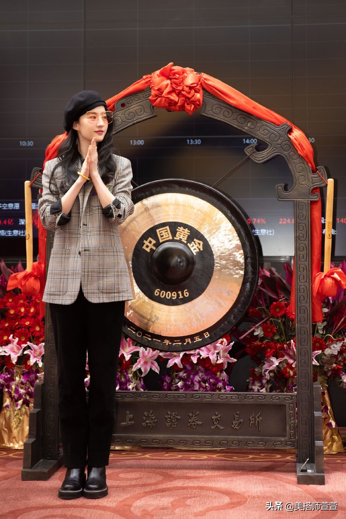 刘亦菲西装皮裤造型酷飒魅惑,刘亦菲机场贝雷帽造型