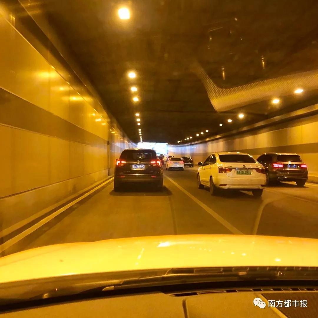 深圳复工第一天地铁站图,复工第一天的地铁