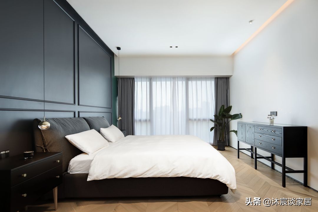 看完她的新家，才知生活可以如此有品质，室内极简大方且随性美好