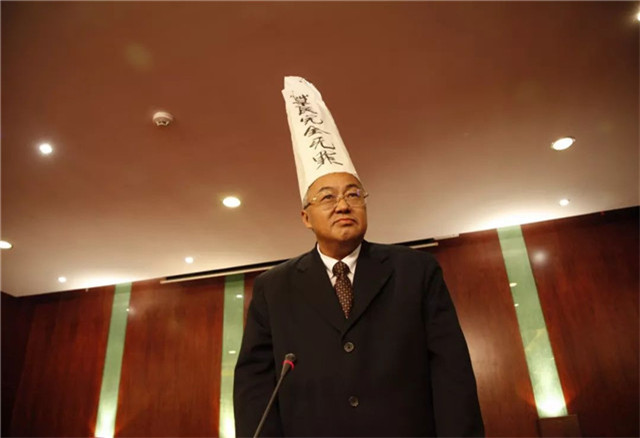 郎咸平揭露中国保险业的骗局,郎咸平是如何一步步跌落神坛的