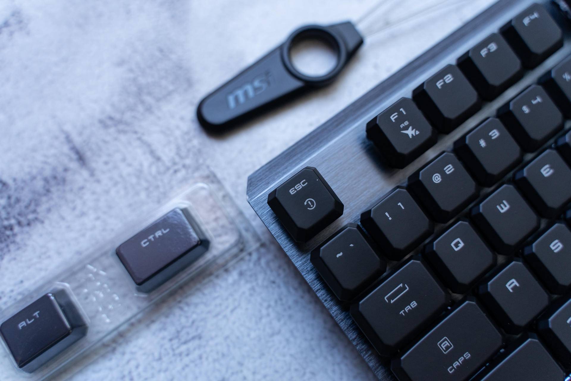 你觉得机械键盘黑轴好还是茶轴,机械键盘推荐茶轴黑轴