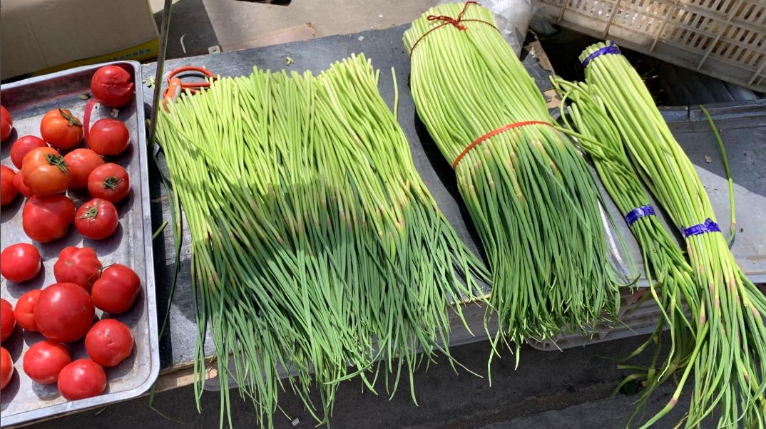 炒蒜苔怎么才能快速入味,大锅菜蒜苔过水还是过油