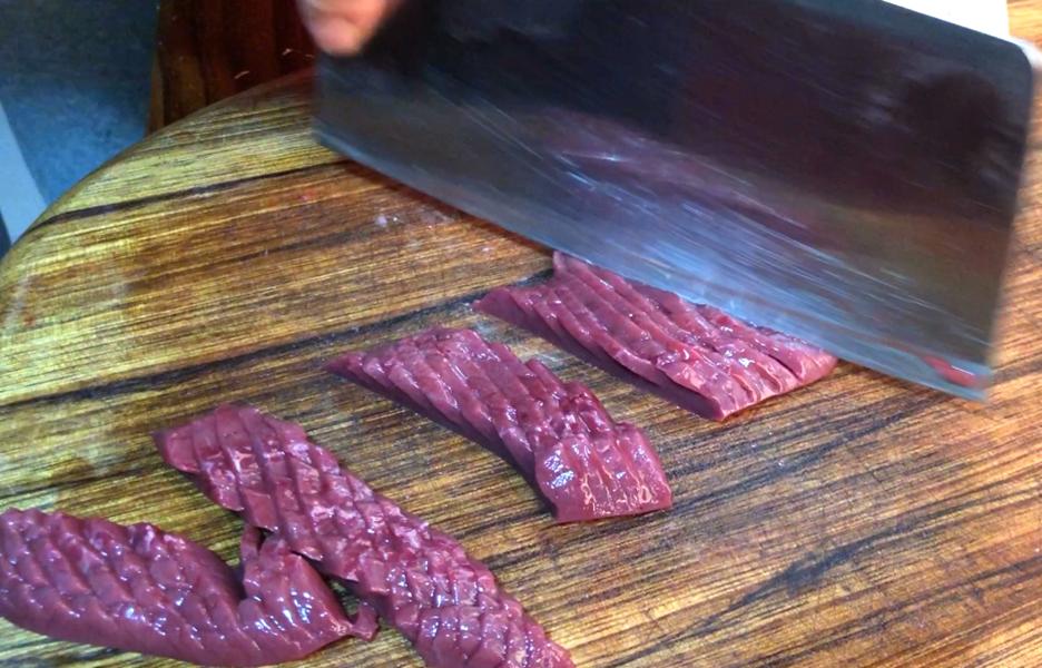 炒腰花要焯水家常做法,炒腰花猪肝需要焯水吗
