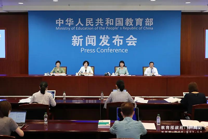 2017年新十大网络流行语及解释,网络词语入选十大流行语的原因