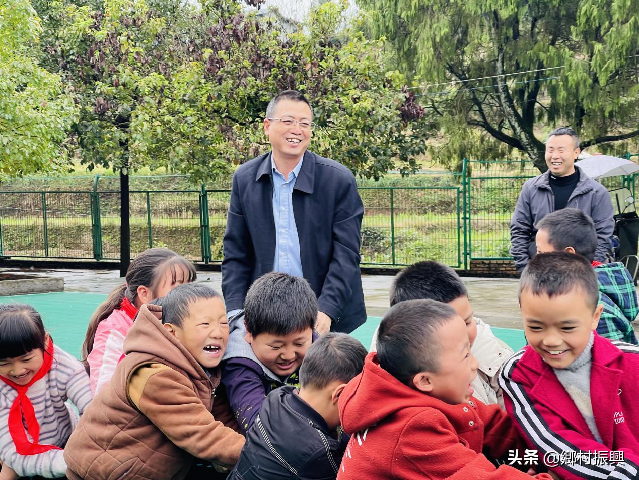 童心齐飞,童心齐飞扬致敬新时代