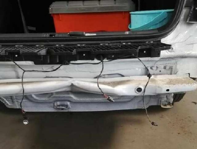 丰田卡罗拉被追尾现场的图片,卡罗拉和朗逸的碰撞视频