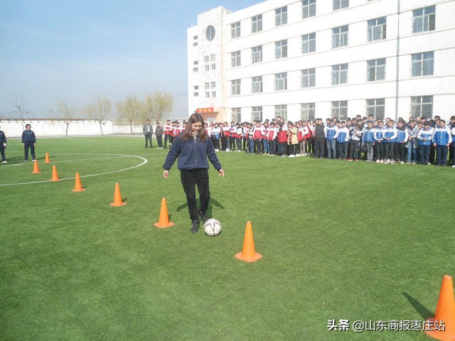 感谢有你，绽放美丽----望重中学隆重开展“庆三八节足球趣味赛”活动