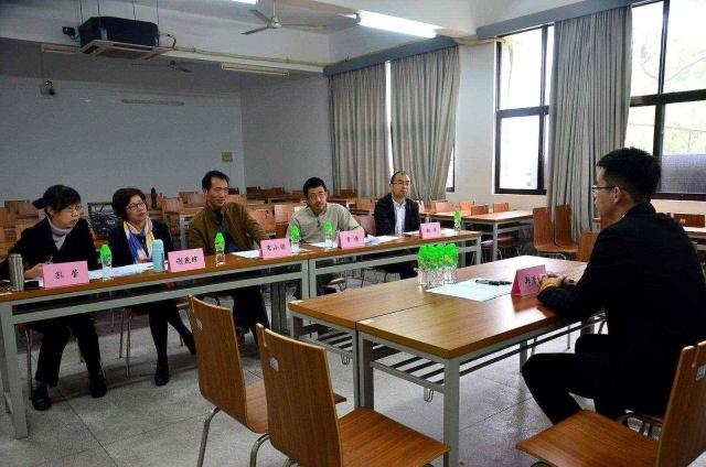 孩子，读师范吧？网友：宁要市内一张床，不要市外一套房