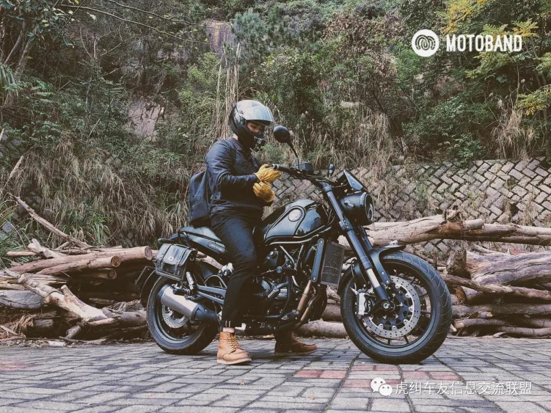 贝纳利幼狮500辐条轮爆胎,贝纳利幼狮500公路版改牌照架