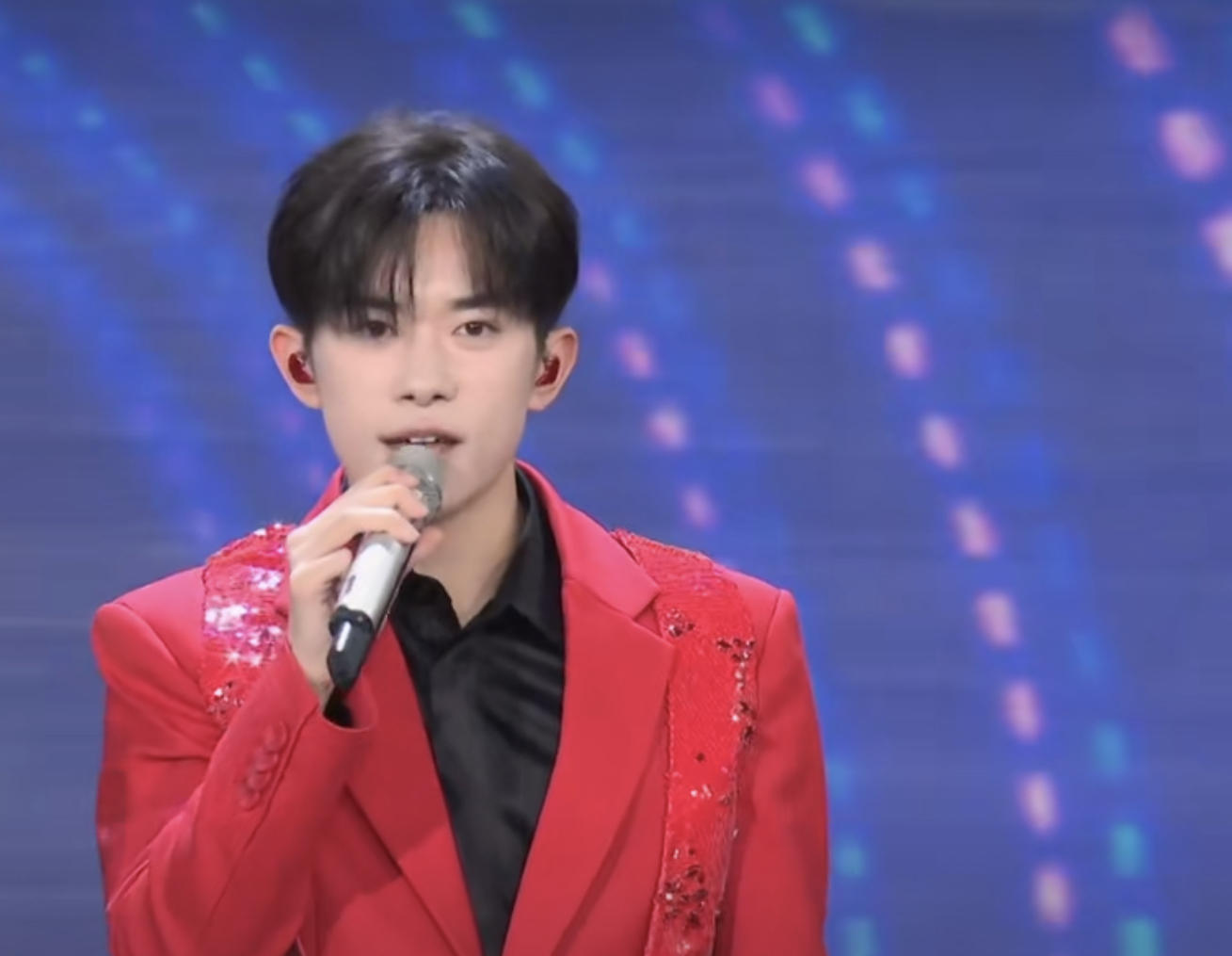 王一博谢娜张小斐,2019元宵晚会湖南卫视张小斐